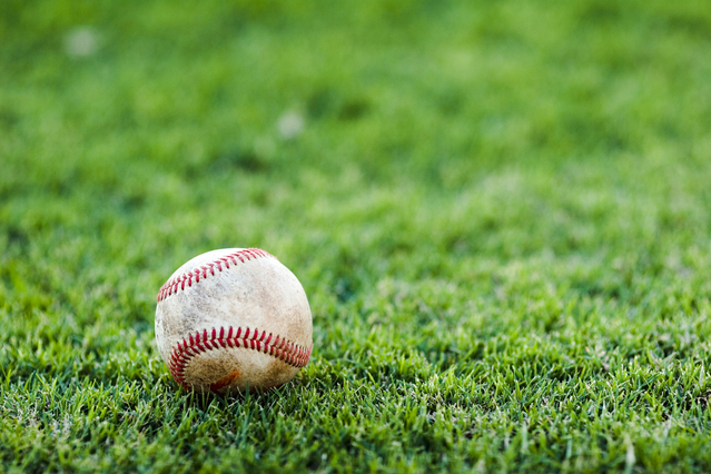 baseball-in-the-grass-1557579-639x426